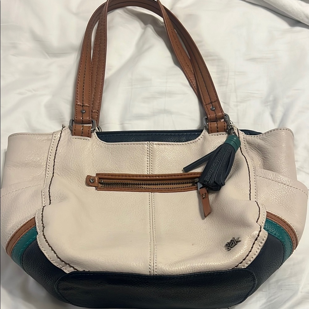 The Sam beautiful leather purse. Lots of comoartments.